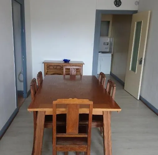 Hebergement Pour 2 Personnes,1 Chambres, Salon, Salle A Manger, Grand Garage Possibilite D\'Un Lit 1 Personne Supplementaire Pour 15 Euros